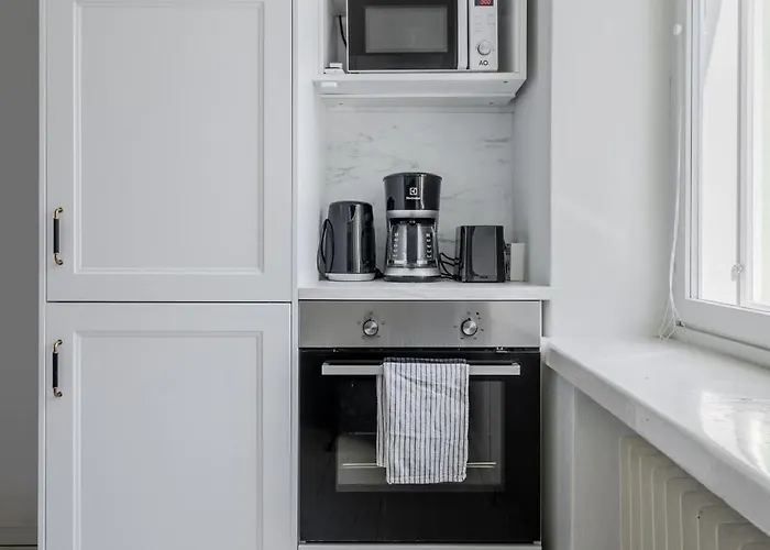 Charming With Garden Views Steps From Metro Helsínquia