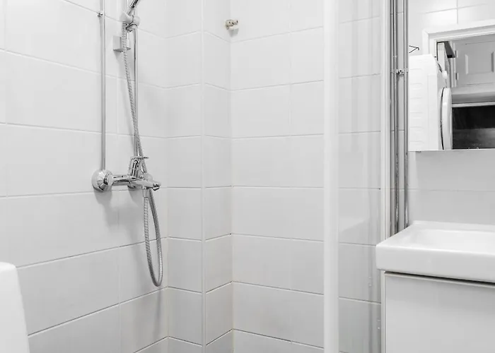 Charming With Garden Views Steps From Metro * Helsínquia