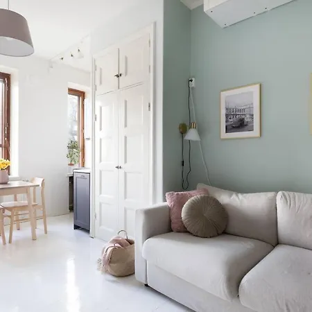 Charming With Garden Views Steps From Metro Daire *