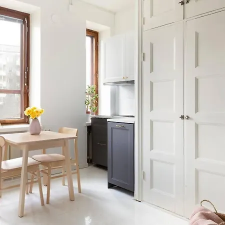 Charming With Garden Views Steps From Metro Lejlighed