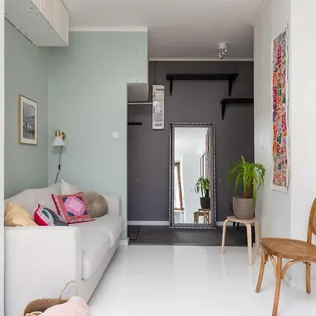 Charming With Garden Views Steps From Metro Helsinki