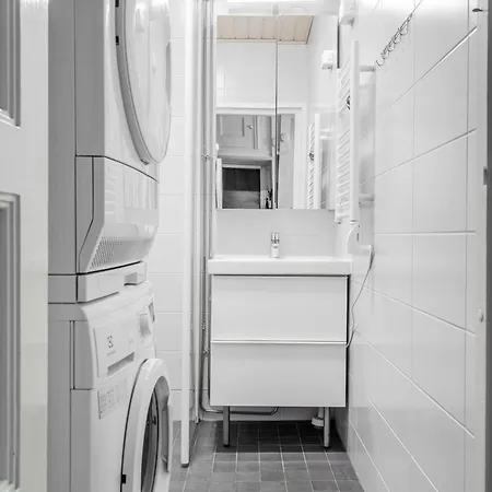 Charming With Garden Views Steps From Metro Daire *