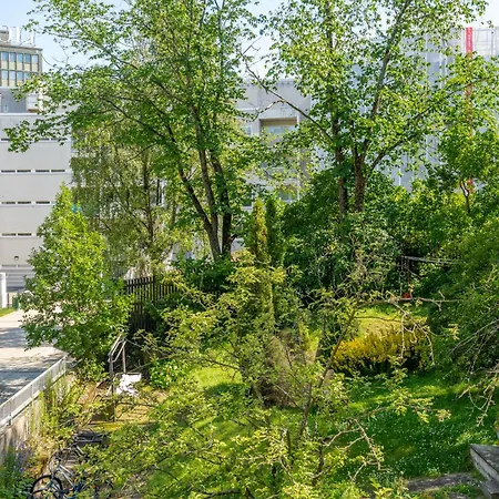 Charming With Garden Views Steps From Metro Daire Helsinki