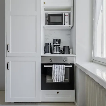 Charming With Garden Views Steps From Metro Helsinki