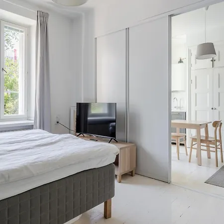 Charming With Garden Views Steps From Metro Lejlighed Helsinki