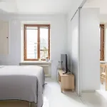 Апартаменты Charming With Garden Views Steps From Metro Хельсинки