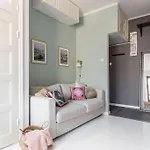 Charming With Garden Views Steps From Metro Апартаменты Хельсинки