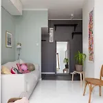 Charming With Garden Views Steps From Metro Хельсинки